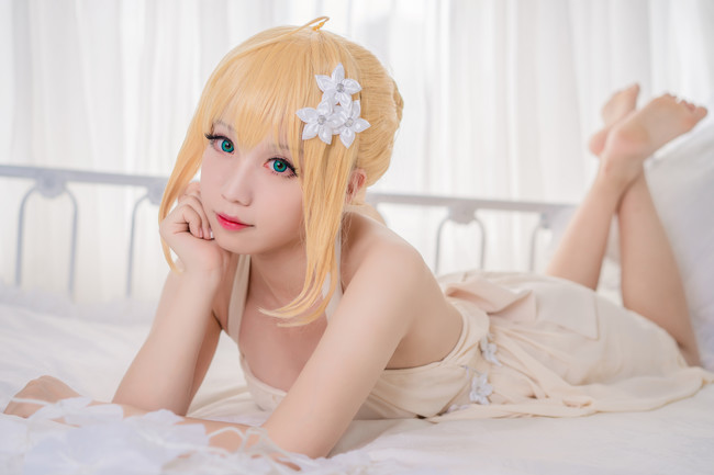 saber连衣裙