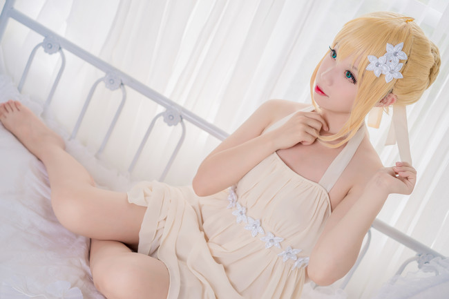 saber连衣裙