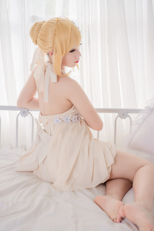 saber连衣裙