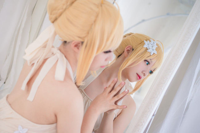 saber连衣裙