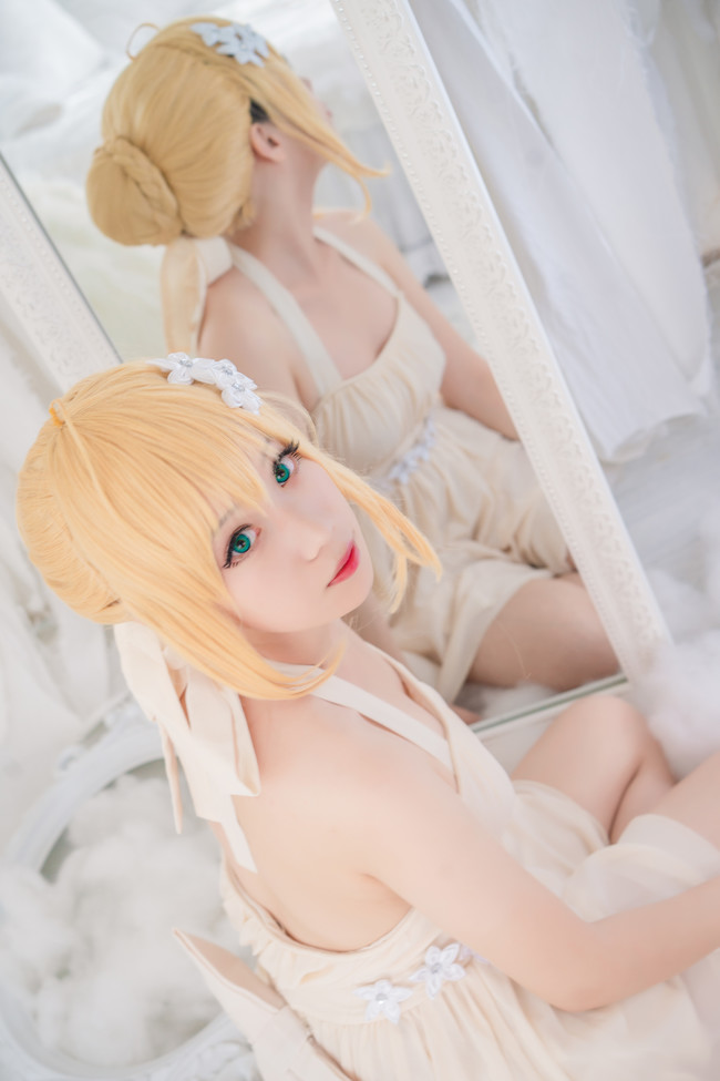 saber连衣裙