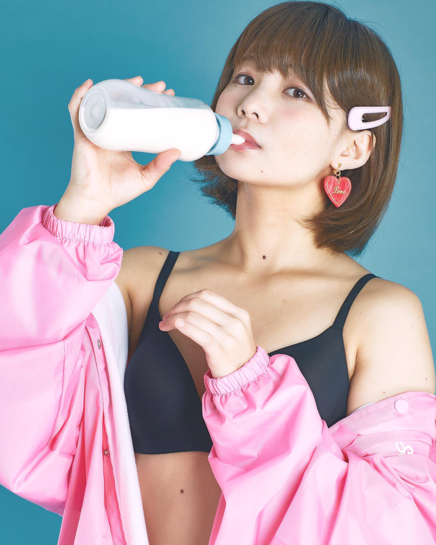 极品短发妹「真奈」邻家女孩气质好恋爱　S形身材性感到让人喷鼻