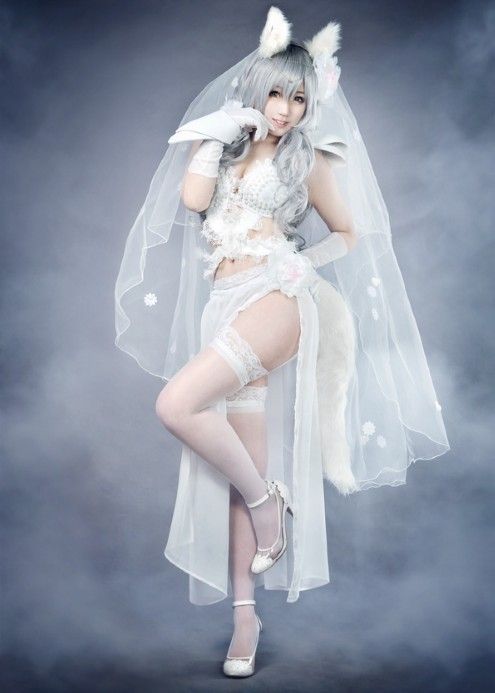 长腿好迷人 《百万亚瑟王》超性感小狼女COS