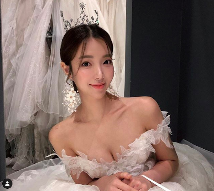 175高气质正妹「暗藏超凶身材」，穿比基尼展现「火辣比例」！