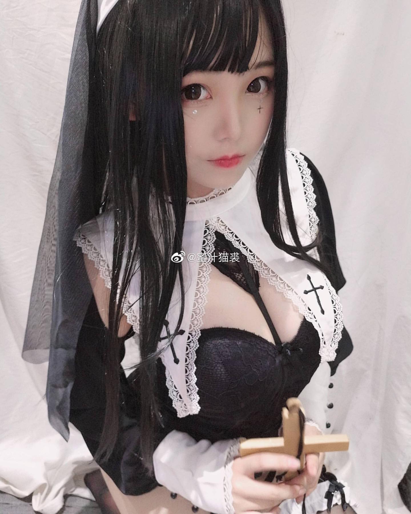 色香俱全！神仙美少女《蜜汁猫裘》用酥胸蜜腿舒缓你的身心疲劳