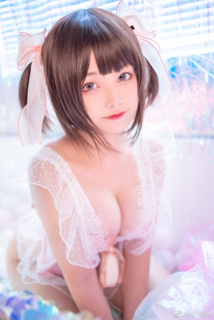 色香俱全！神仙美少女《蜜汁猫裘》用酥胸蜜腿舒缓你的身心疲劳