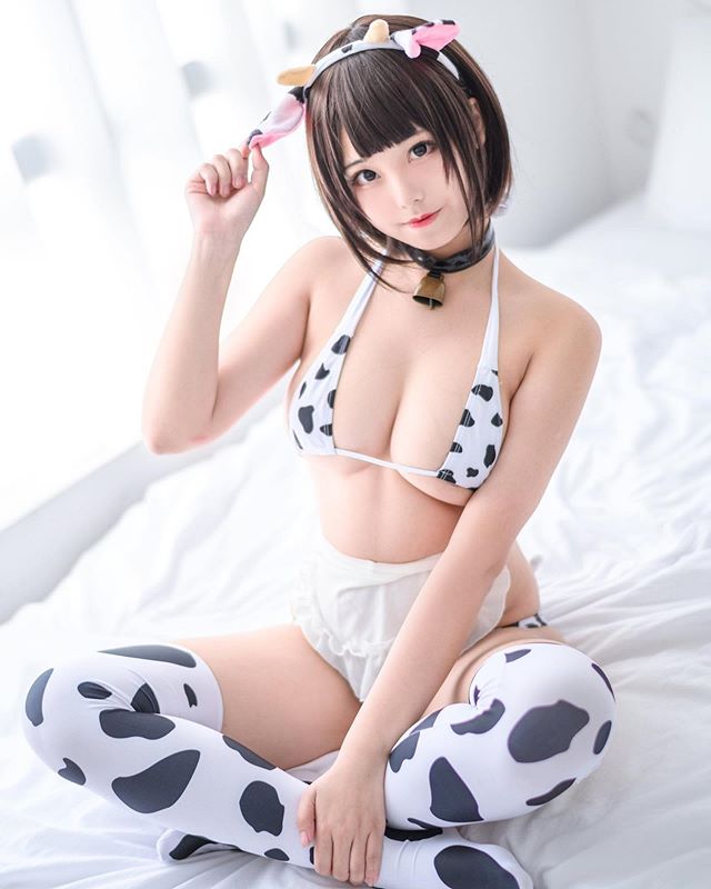 色香俱全！神仙美少女《蜜汁猫裘》用酥胸蜜腿舒缓你的身心疲劳