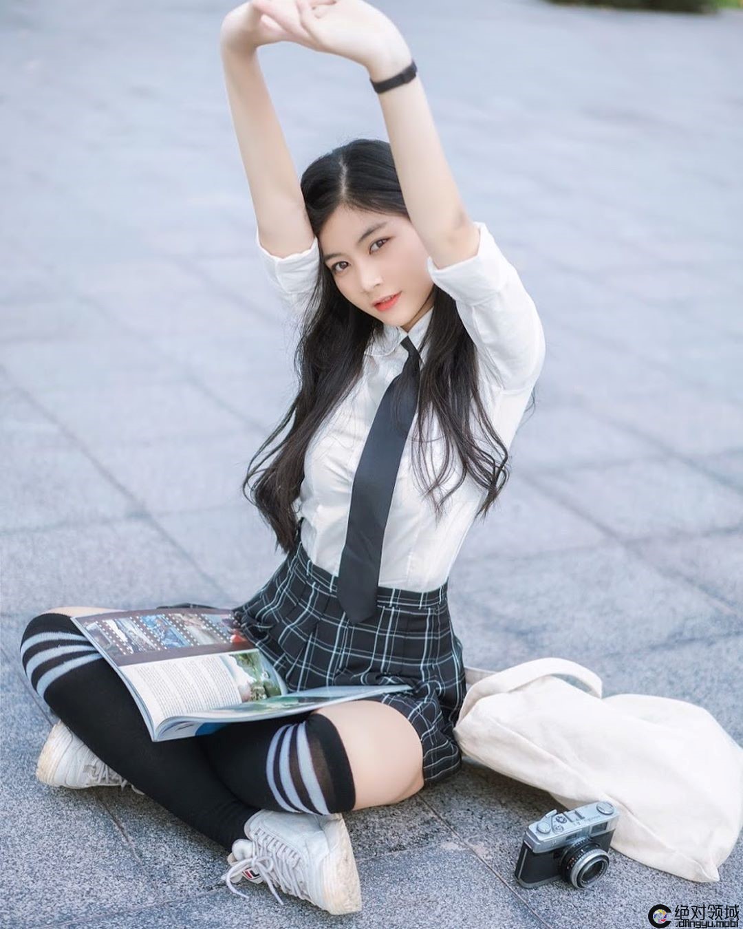 清新脱俗！越南正妹迷人甜笑+水汪大眼　让人想恋爱