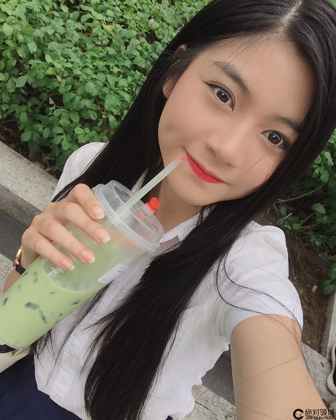 清新脱俗！越南正妹迷人甜笑+水汪大眼　让人想恋爱