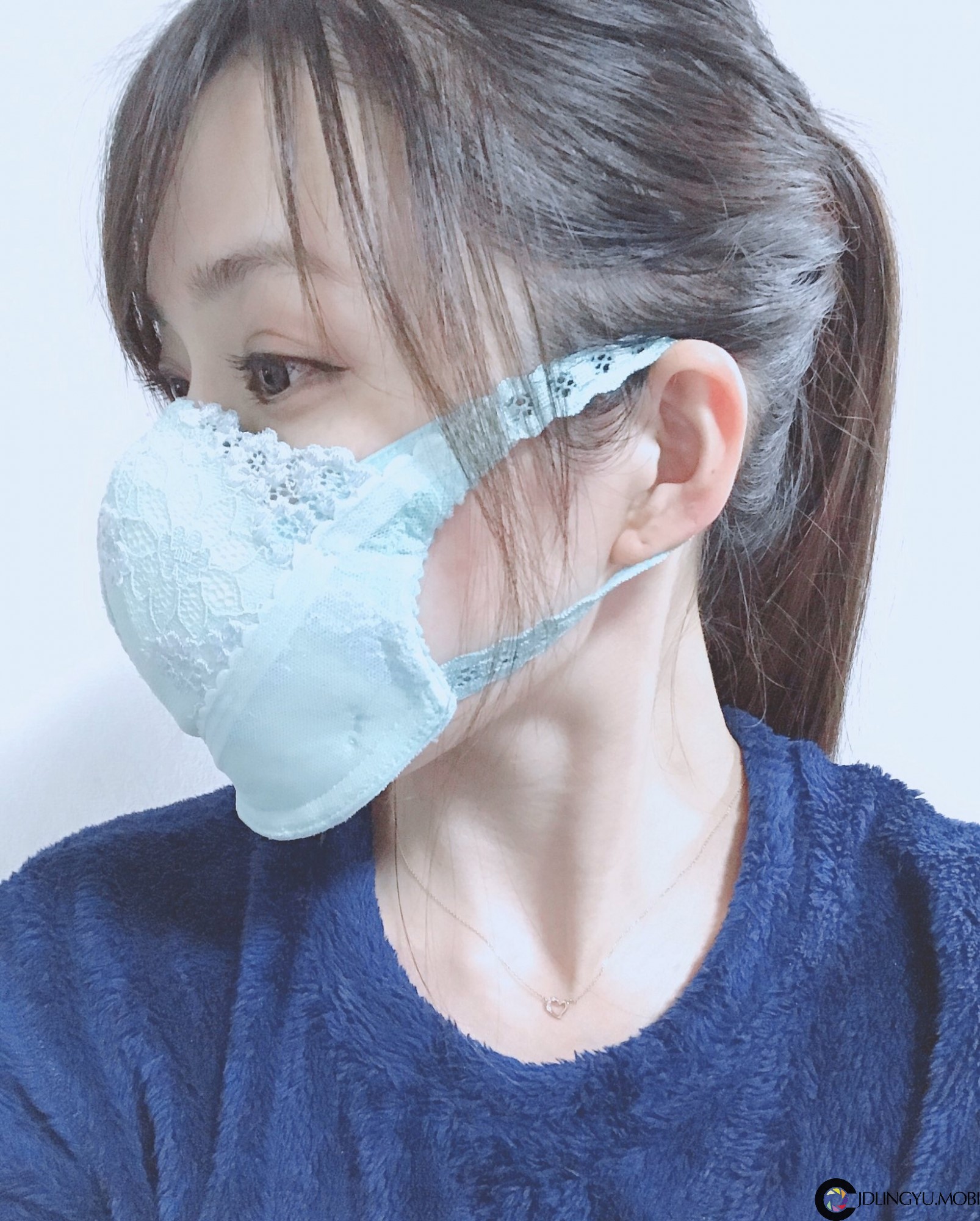 日本Show girl「奶罩当口罩」超强手作引起话题　要多大罩杯才够用？
