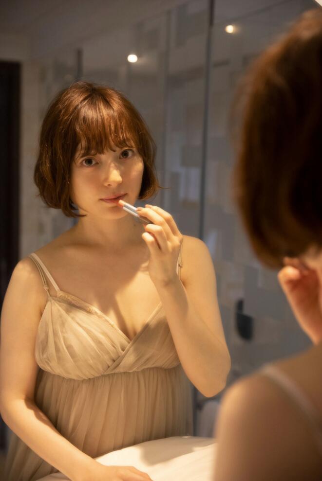 花泽香菜30岁！发售在重庆拍摄的写真集《How to go？》