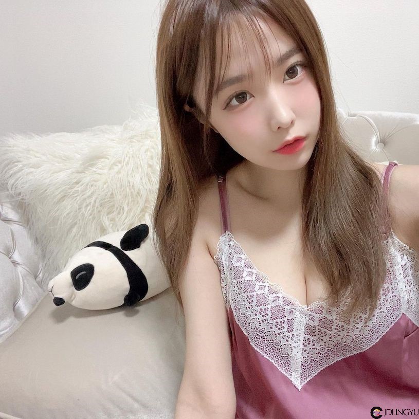 发育真好！萌系制服正妹「華咲 かのん」乳量E级棒，解脱后的曲线太凶啦！