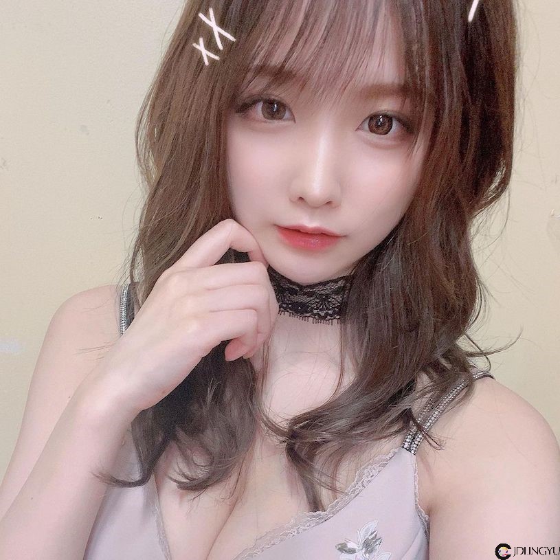 发育真好！萌系制服正妹「華咲 かのん」乳量E级棒，解脱后的曲线太凶啦！
