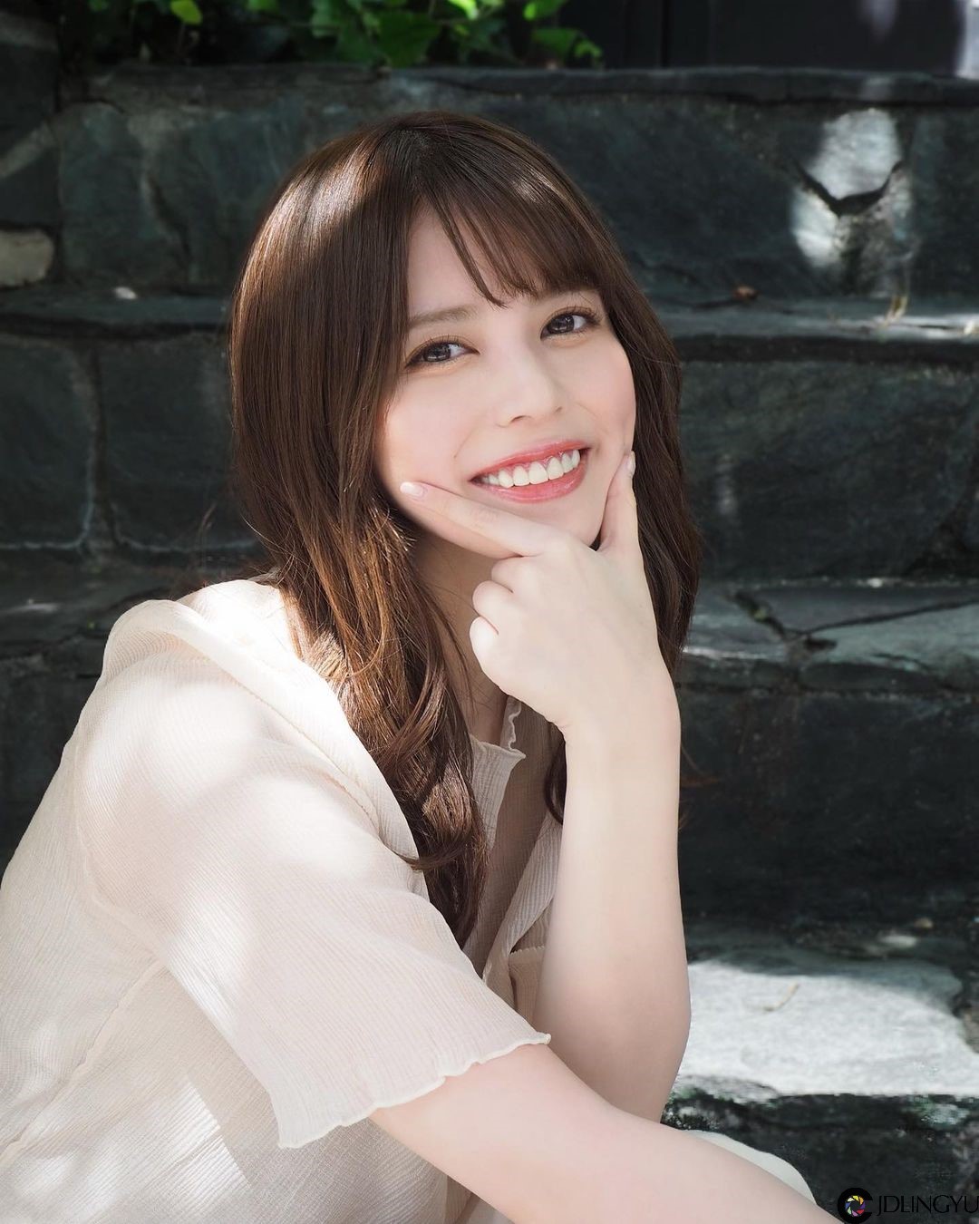 福冈奇迹美女「吉崎绫」混血美颜精致又甜美　全身散发「空灵气场」仿佛从童话中走出来