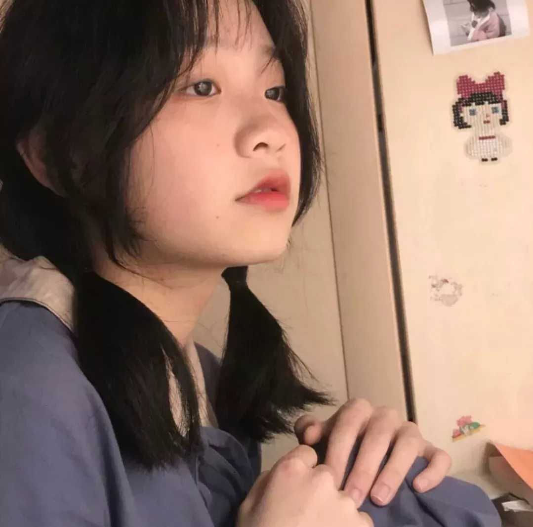 头像真人露脸女生