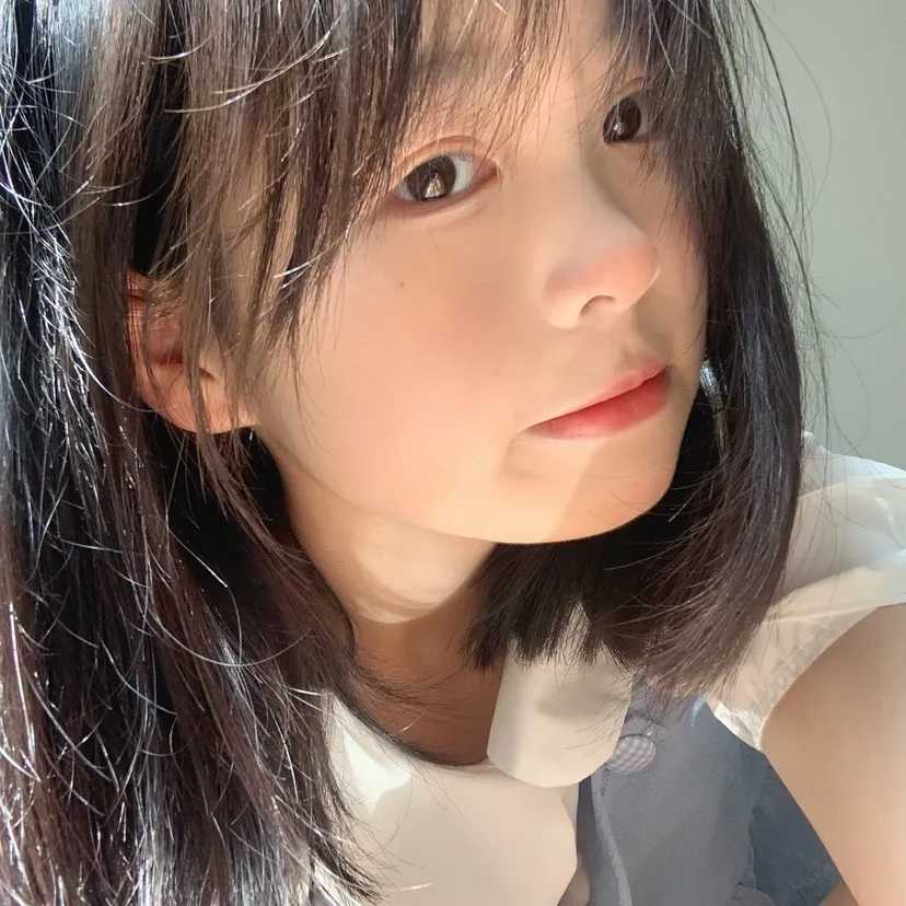 头像真人露脸女生