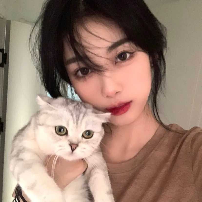 头像真人露脸女生