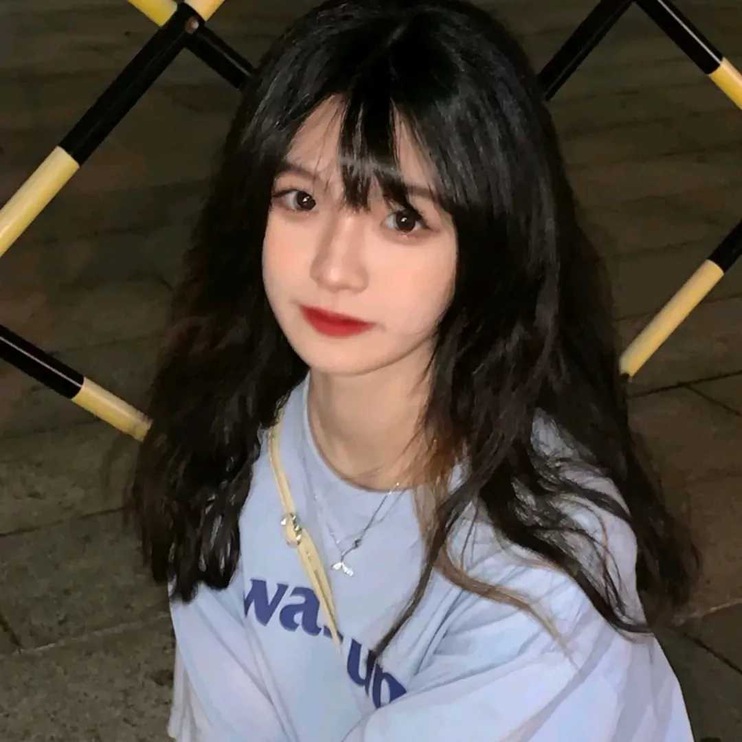 头像真人露脸女生