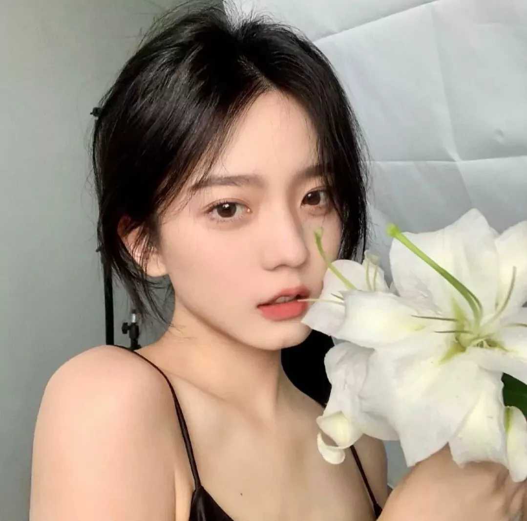 头像真人露脸女生