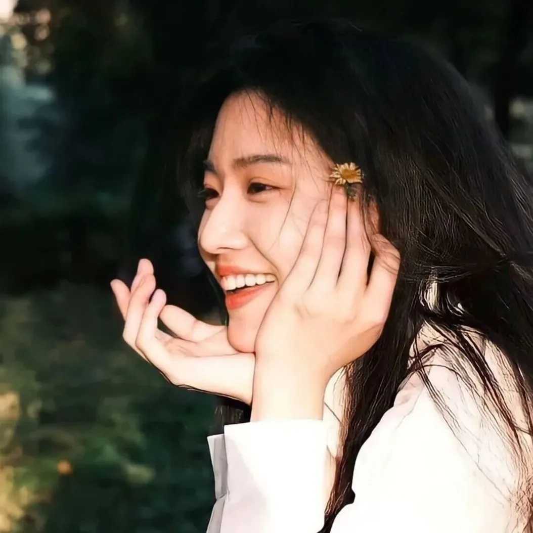 头像真人露脸女生