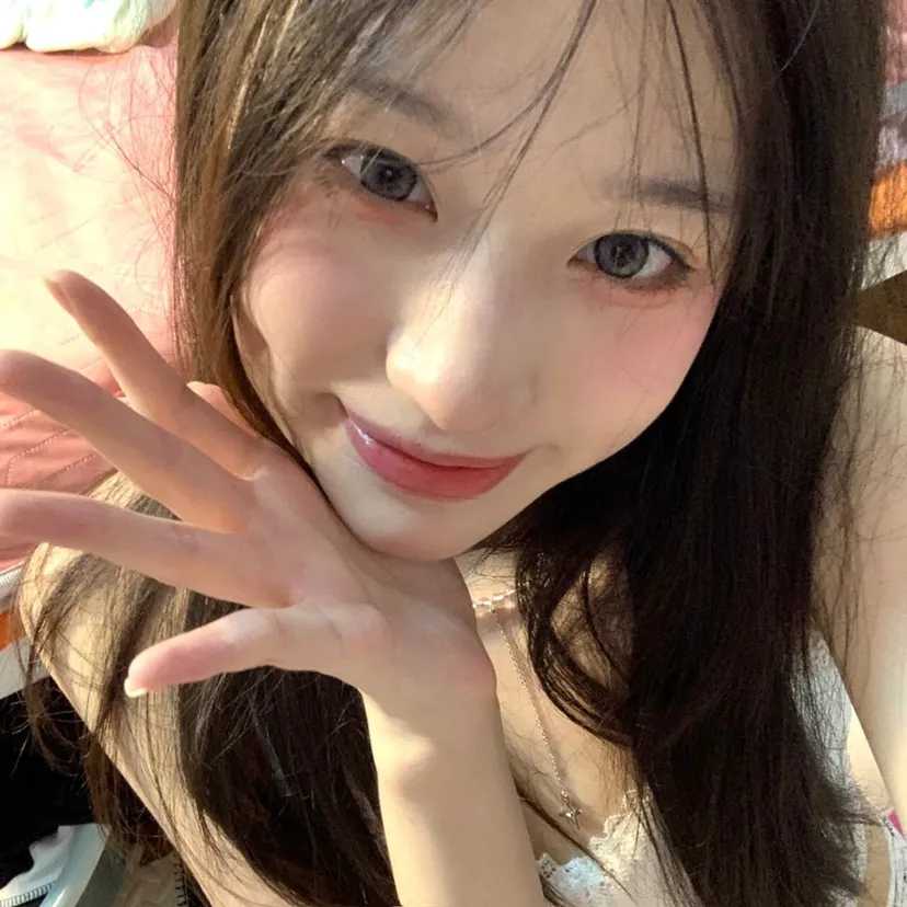 头像真人露脸女生