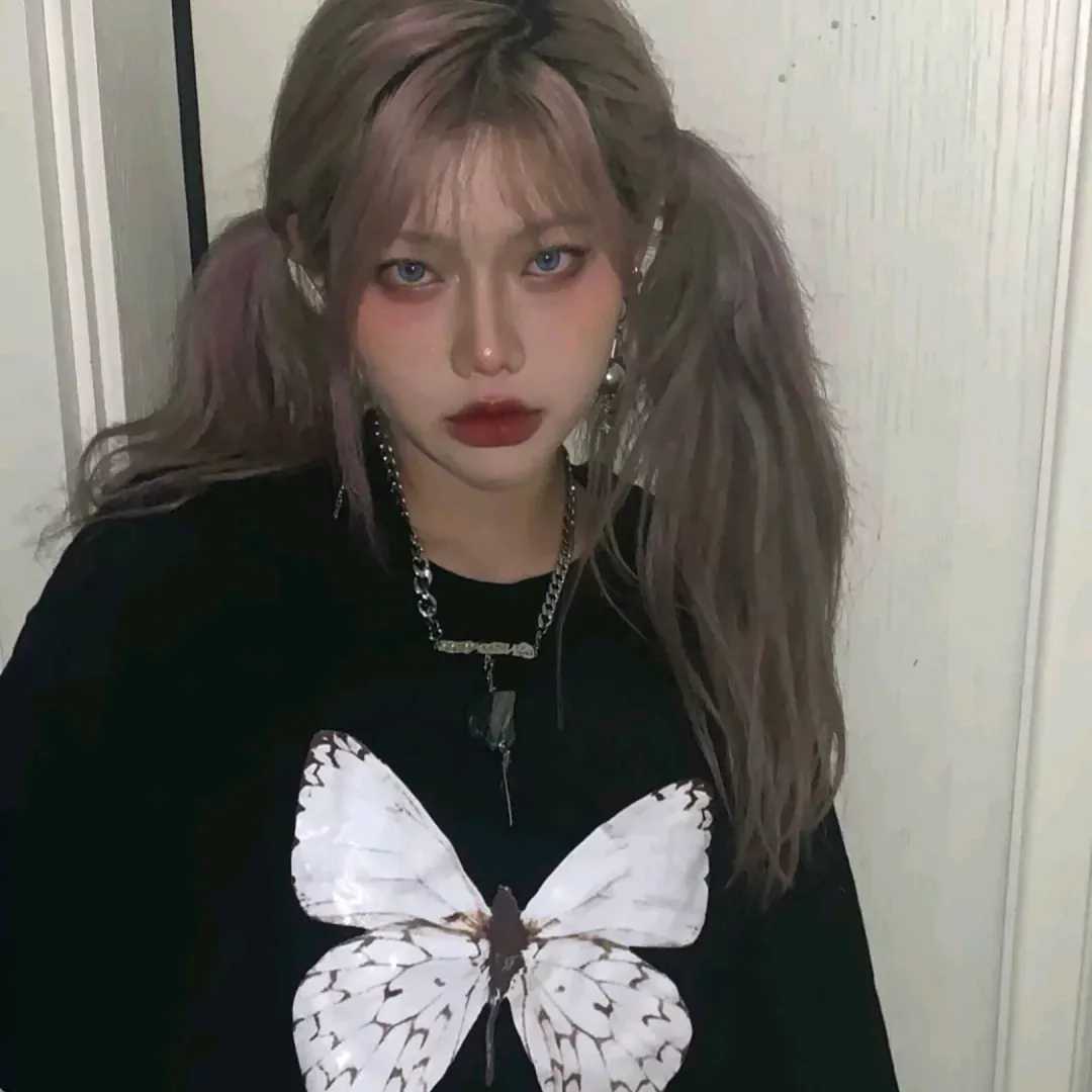 头像真人露脸女生
