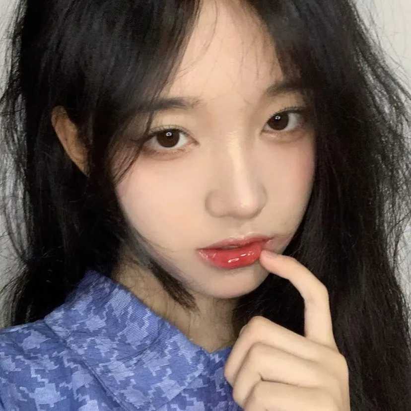 头像真人露脸女生