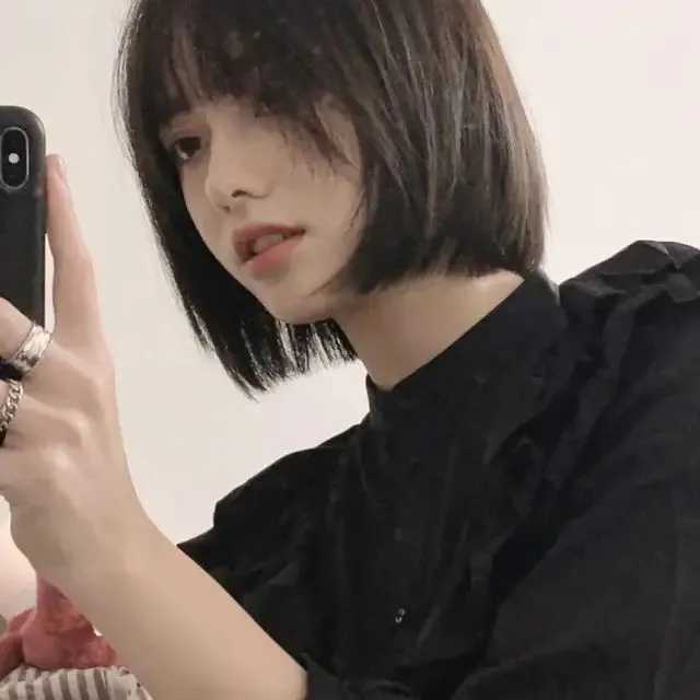 头像真人露脸女生