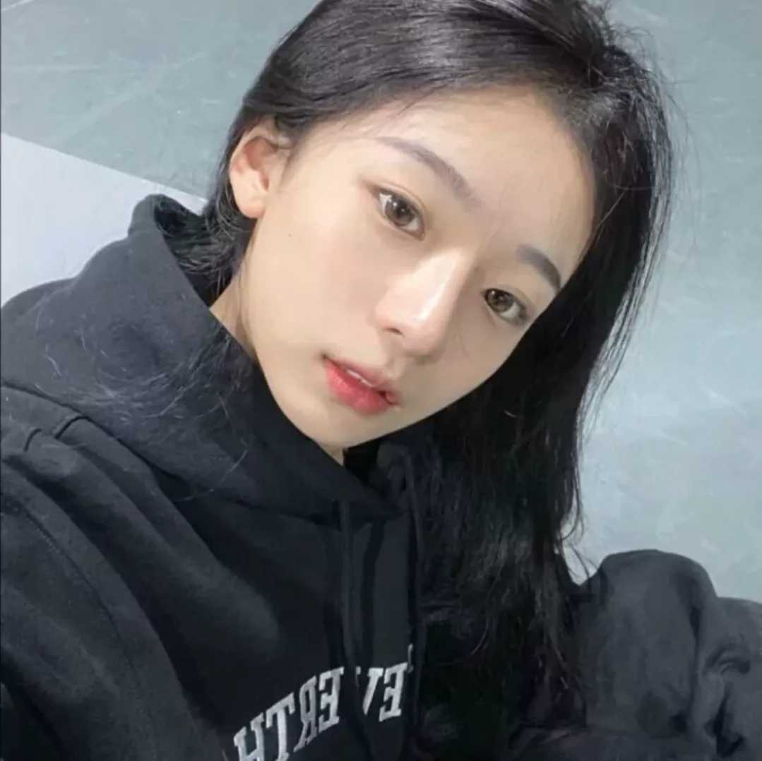 头像真人露脸女生