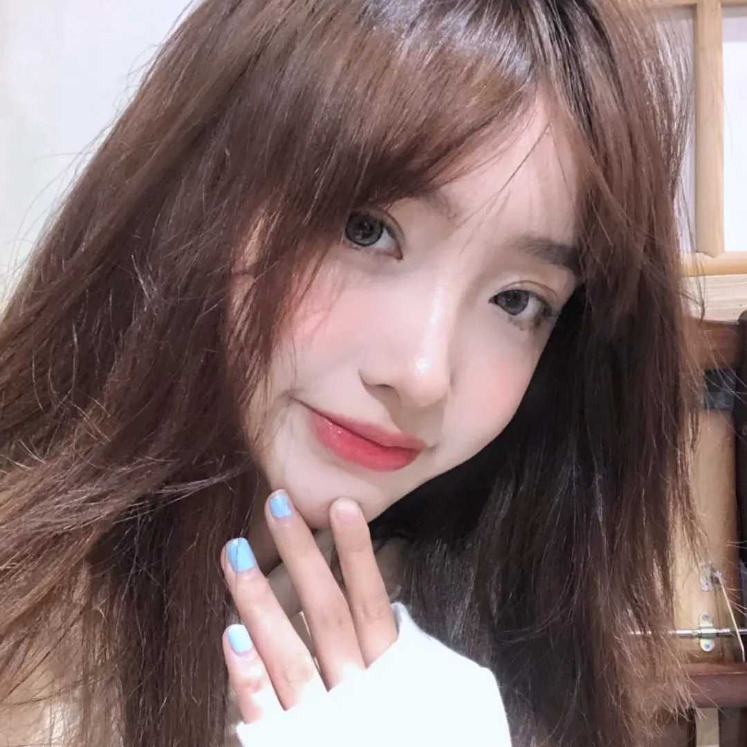 头像真人露脸女生