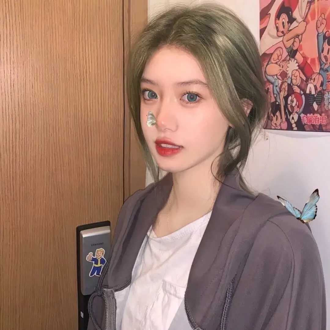校园风格女生头像