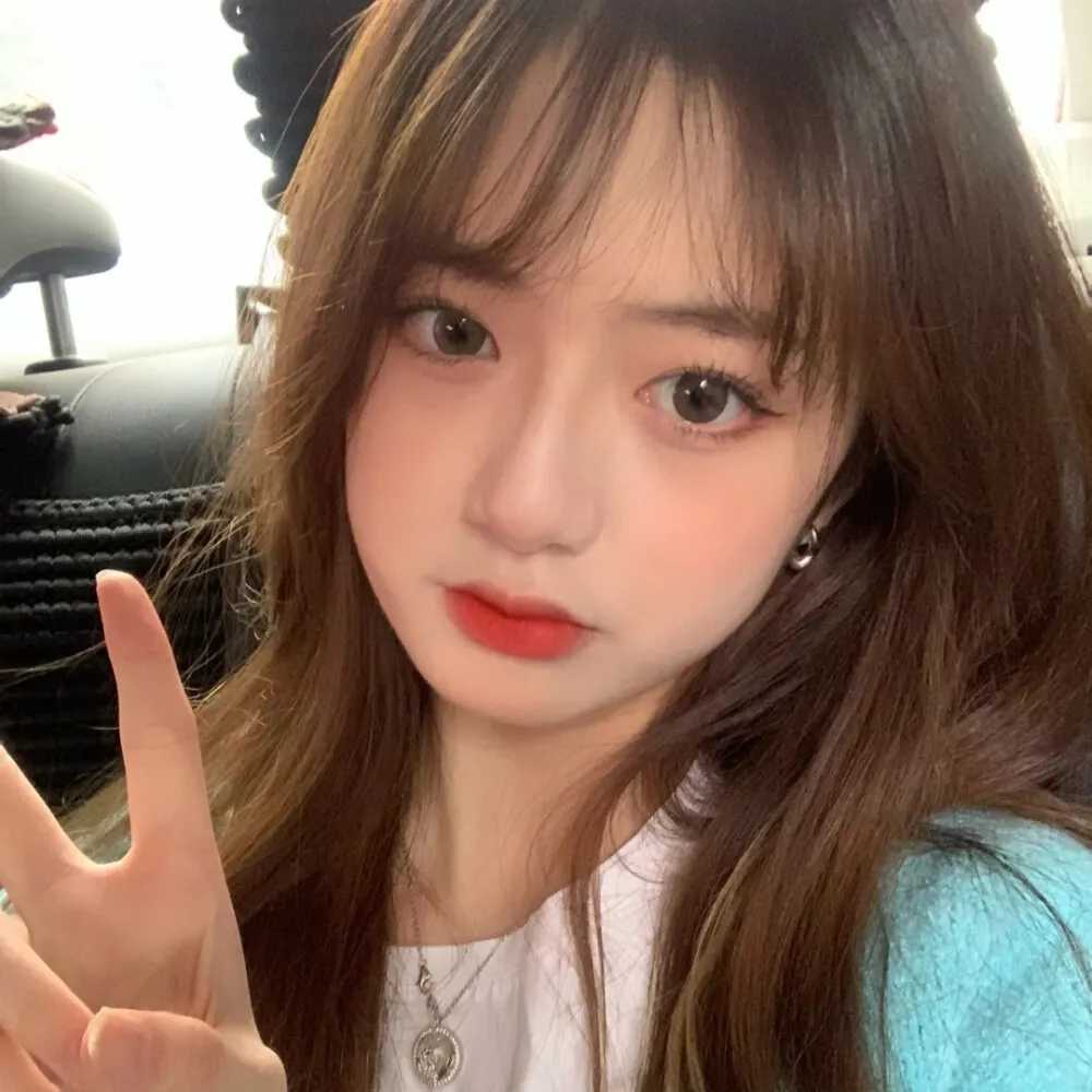 校园风格女生头像