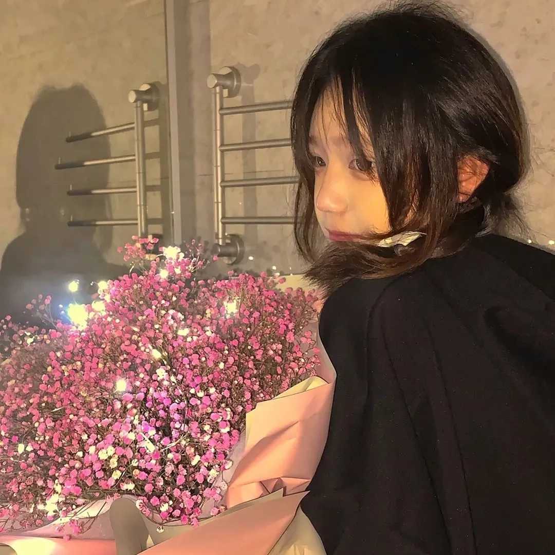 女生头像简单气质高清