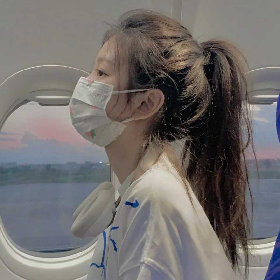 好看头像侧颜女生头像