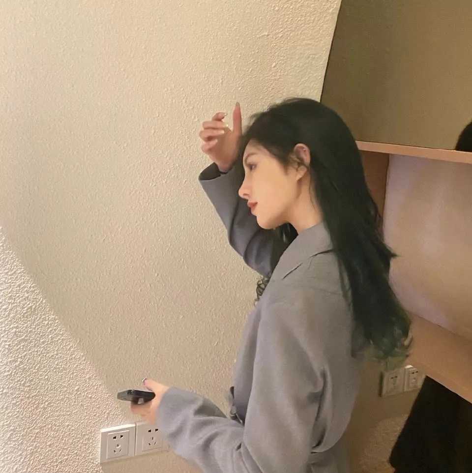 好看头像侧颜女生头像