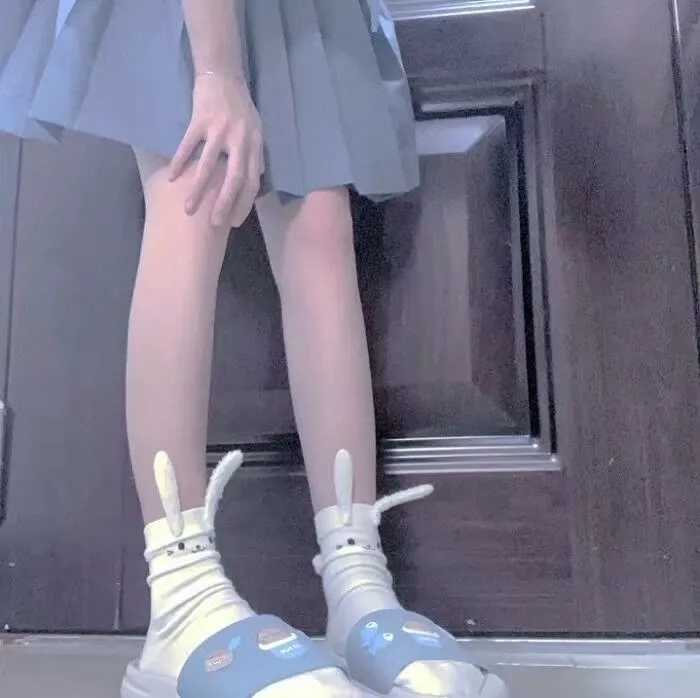 日系女生半身头像