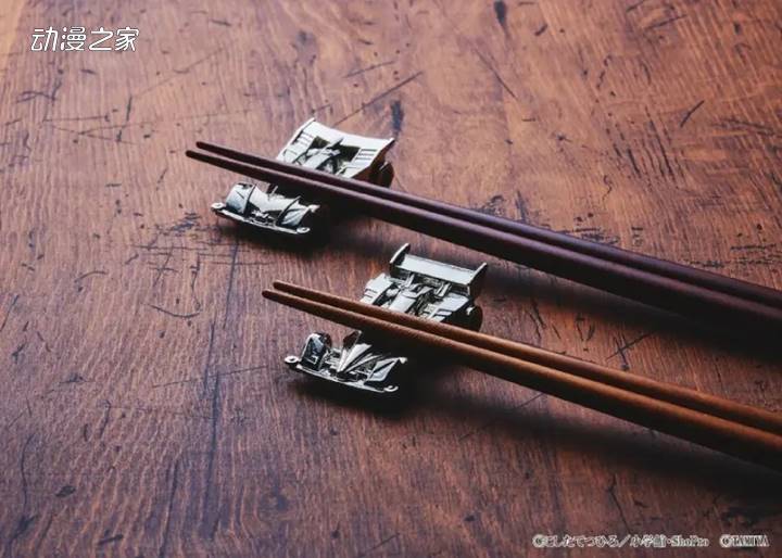 日本铸器品牌重太郎推出《四驱兄弟》纯锡筷枕