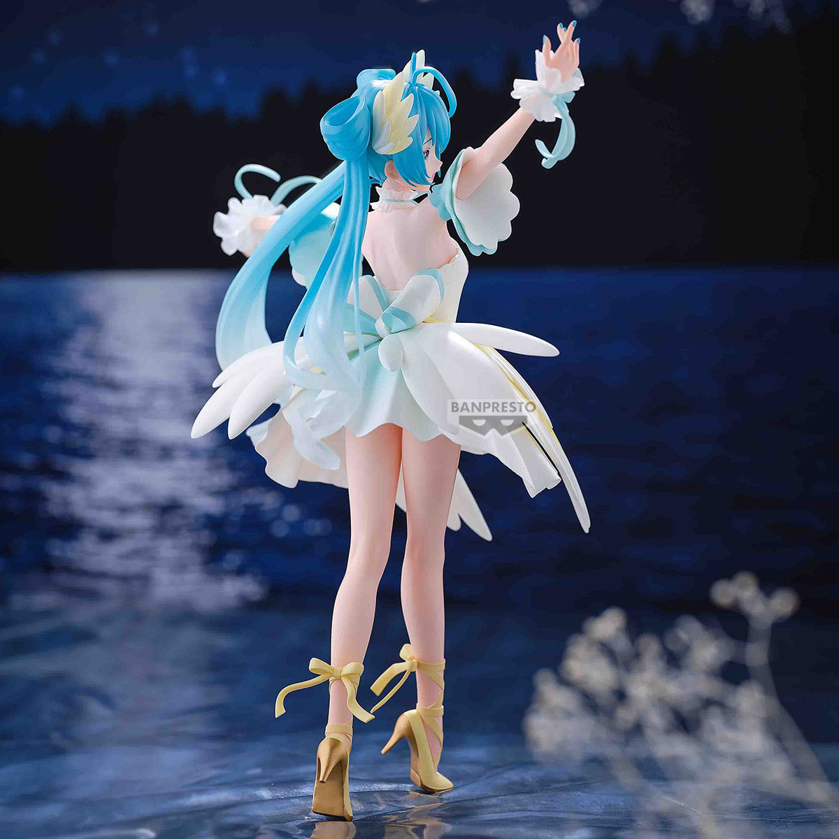初音未来“天鹅湖” 景品​​​手办