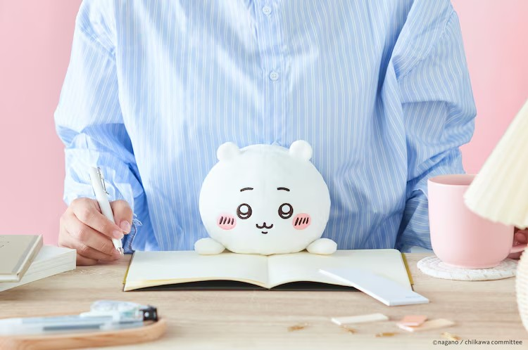 可可爱爱“撑腰”神器！Chiikawa玩偶助力健康办公